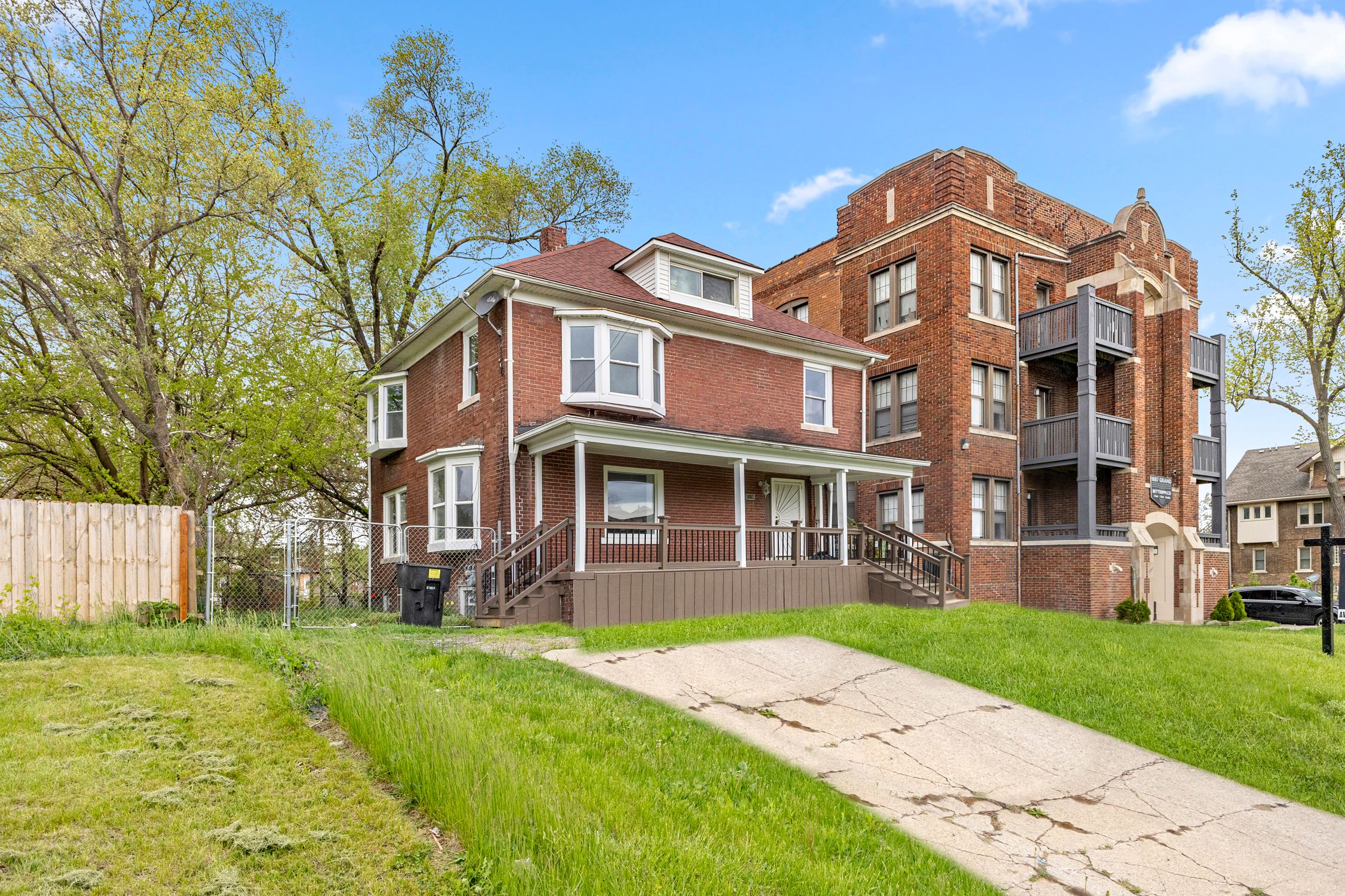 1881 W GRAND Boulevard