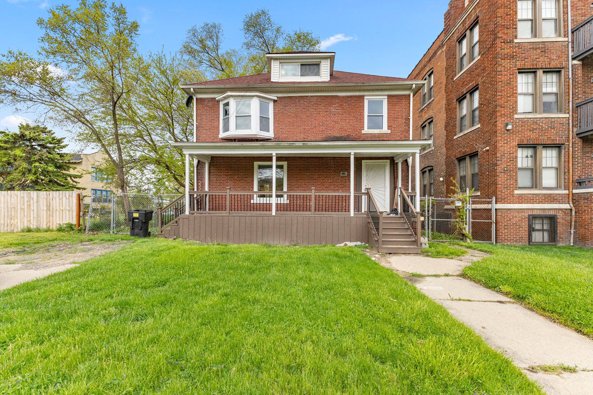 1881 W GRAND Boulevard
