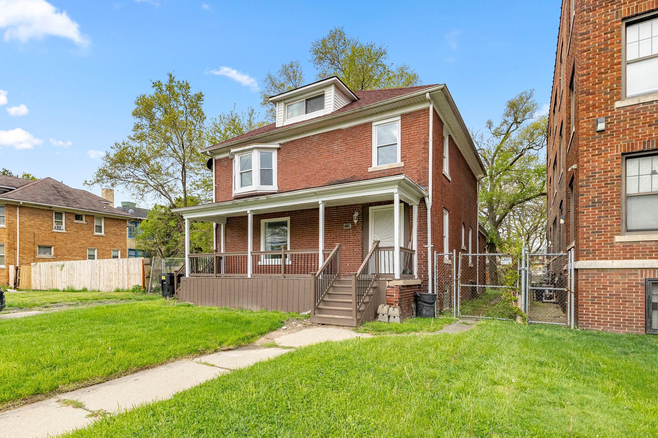 1881 W GRAND Boulevard