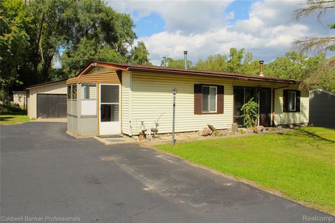 10593 9 Mile Road Green Oak Township MI 48189