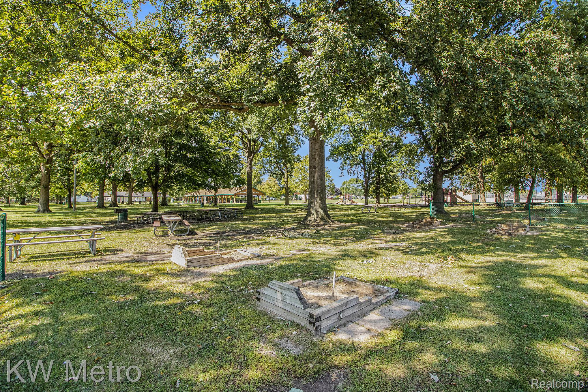 24301 Kelly Road Road 118