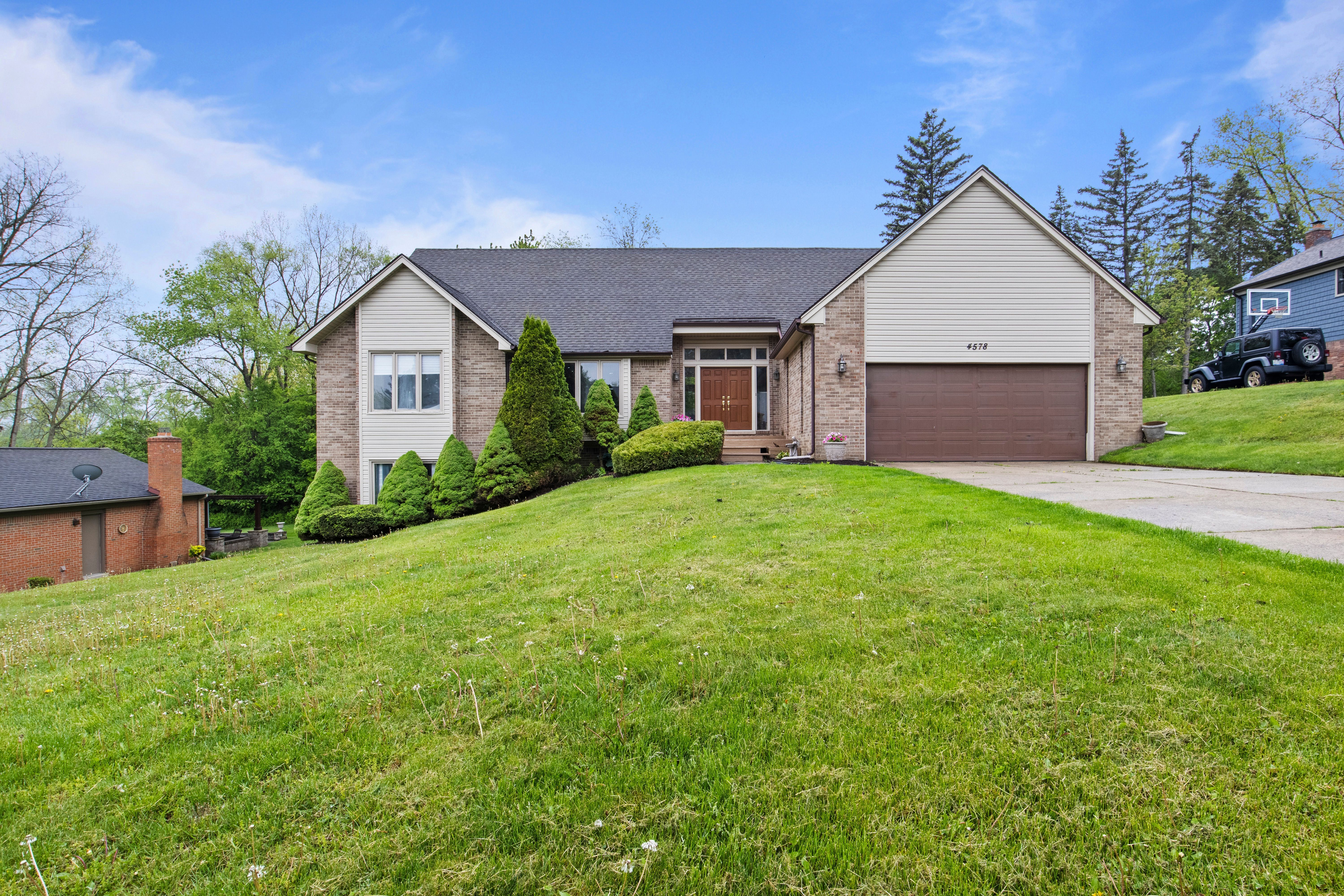 4578 PINE VILLAGE Drive