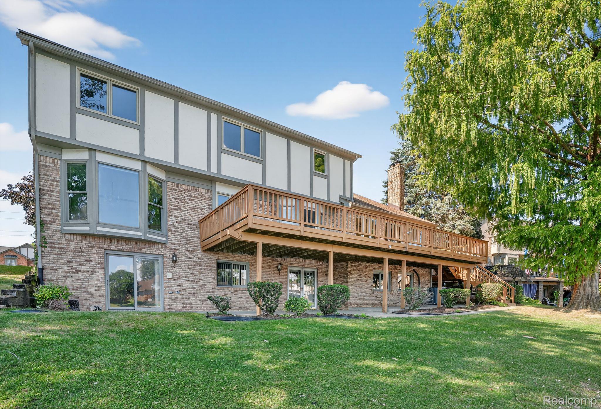 48342 Lake Valley Drive