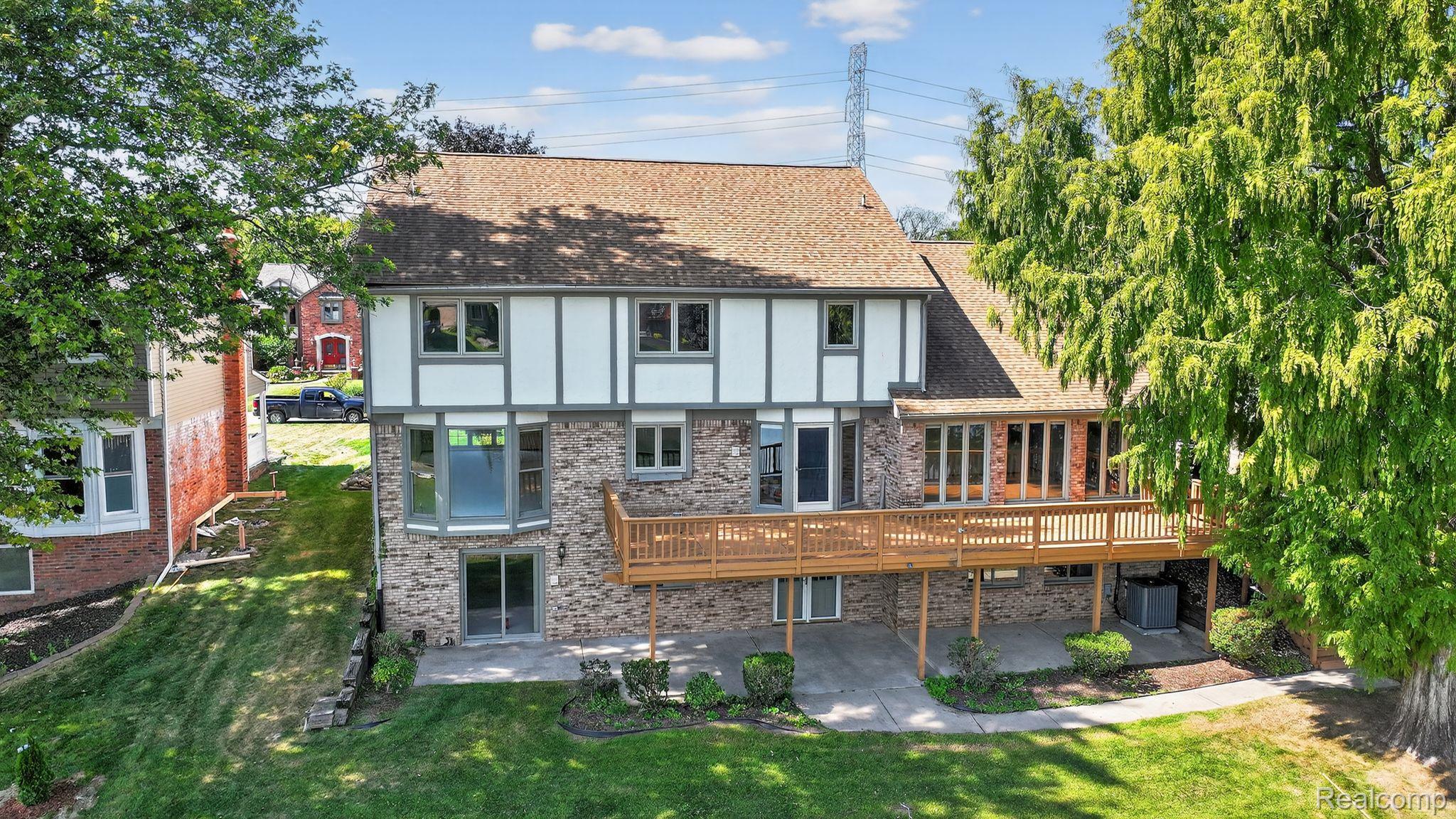 48342 Lake Valley Drive