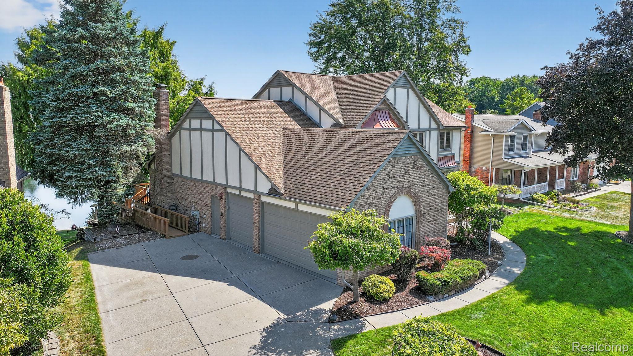 48342 Lake Valley Drive