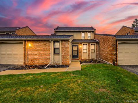 2957 MOON LAKE DR Drive West Bloomfield Charter Township MI 48323