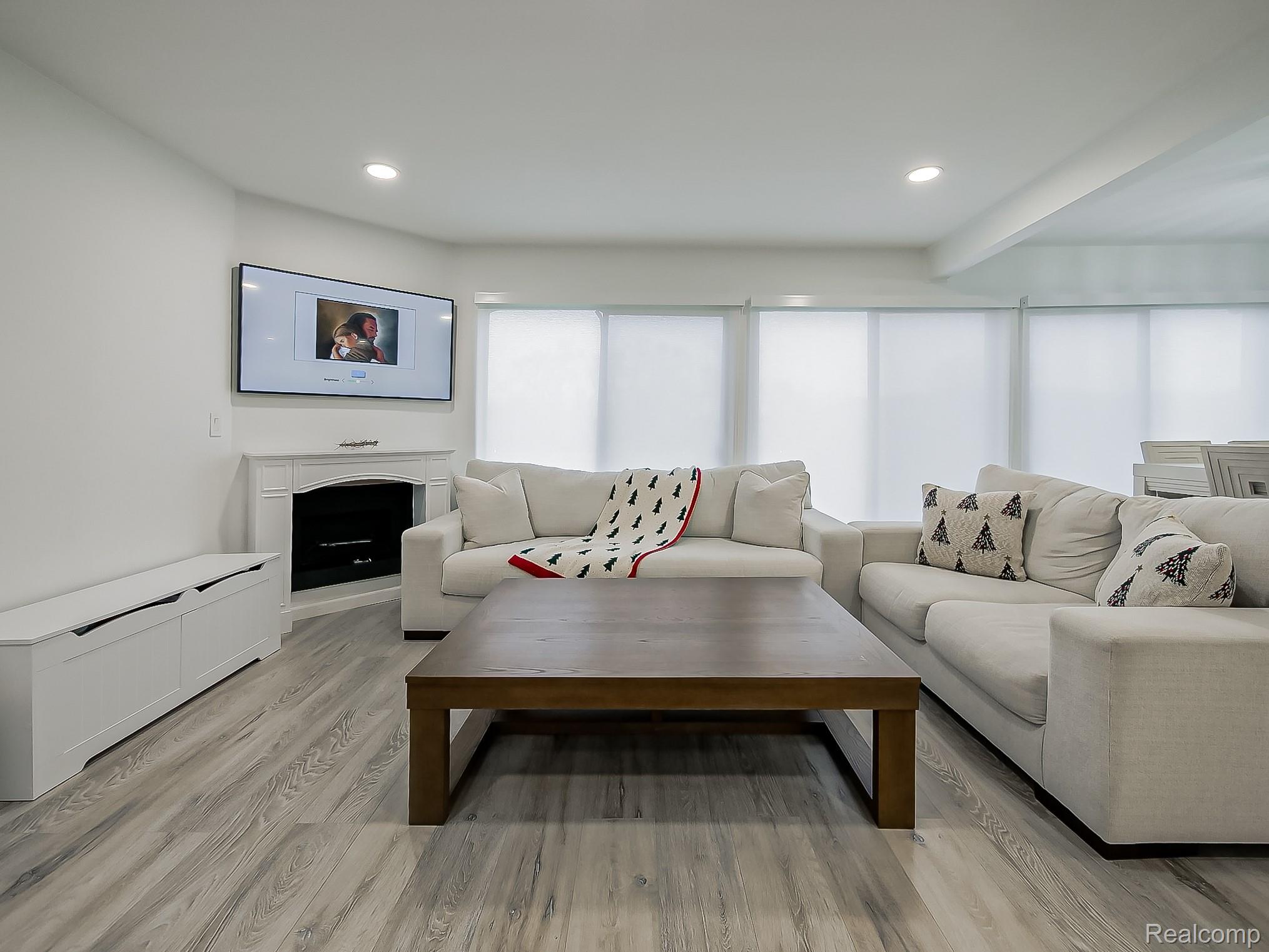 2957 MOON LAKE DR Drive