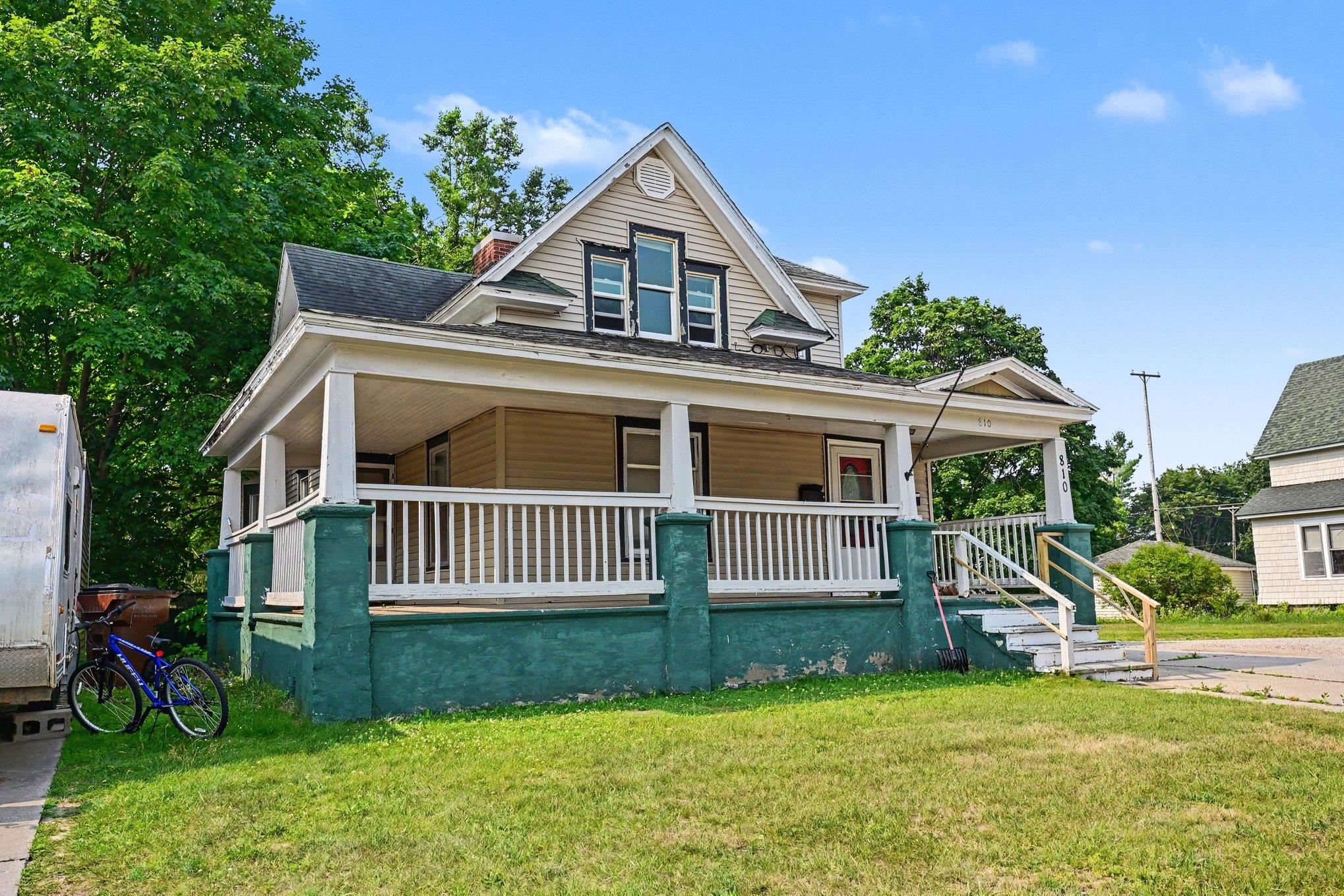 810 E Division Street