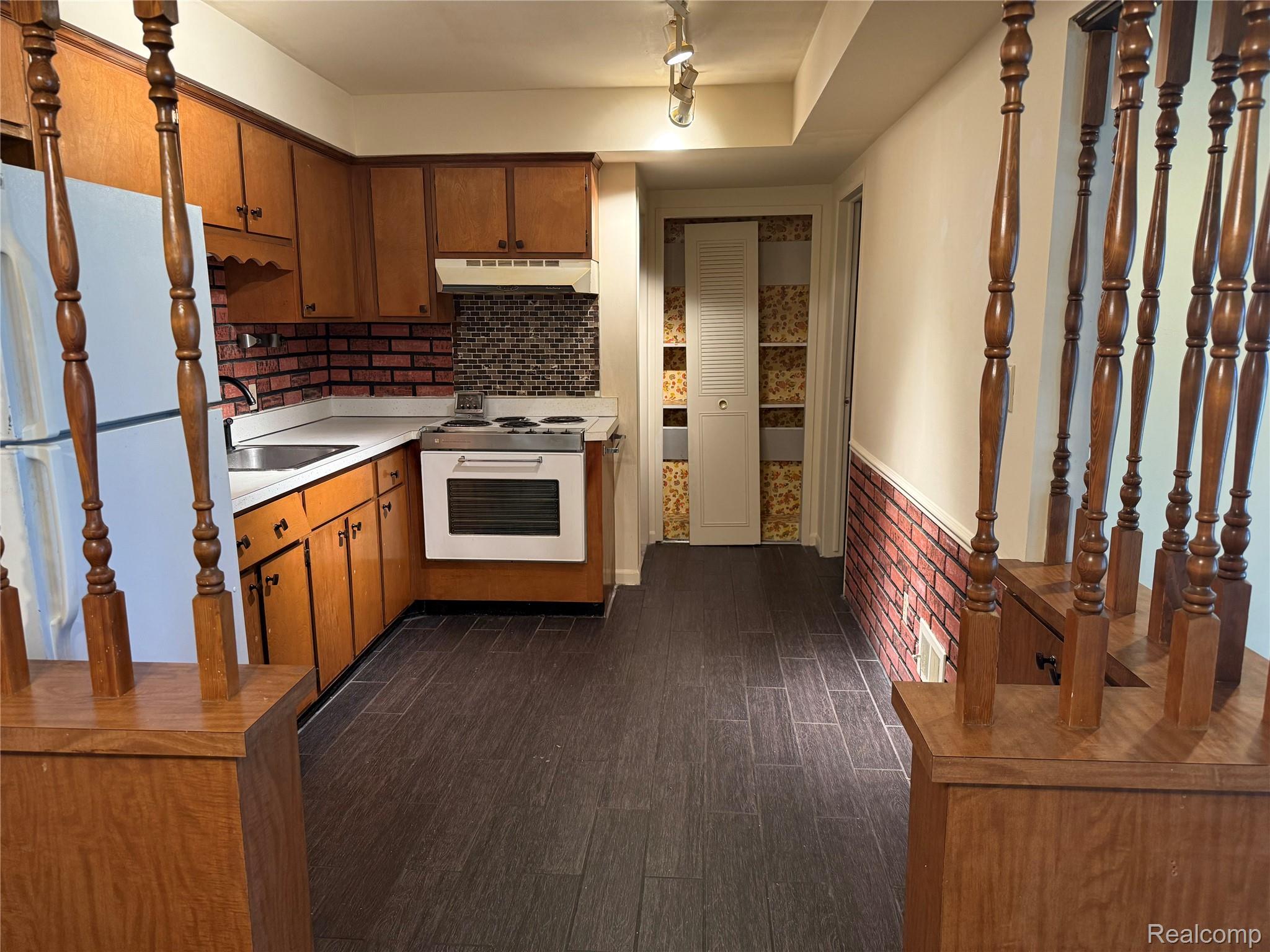 8251 Kennedy Circle 3