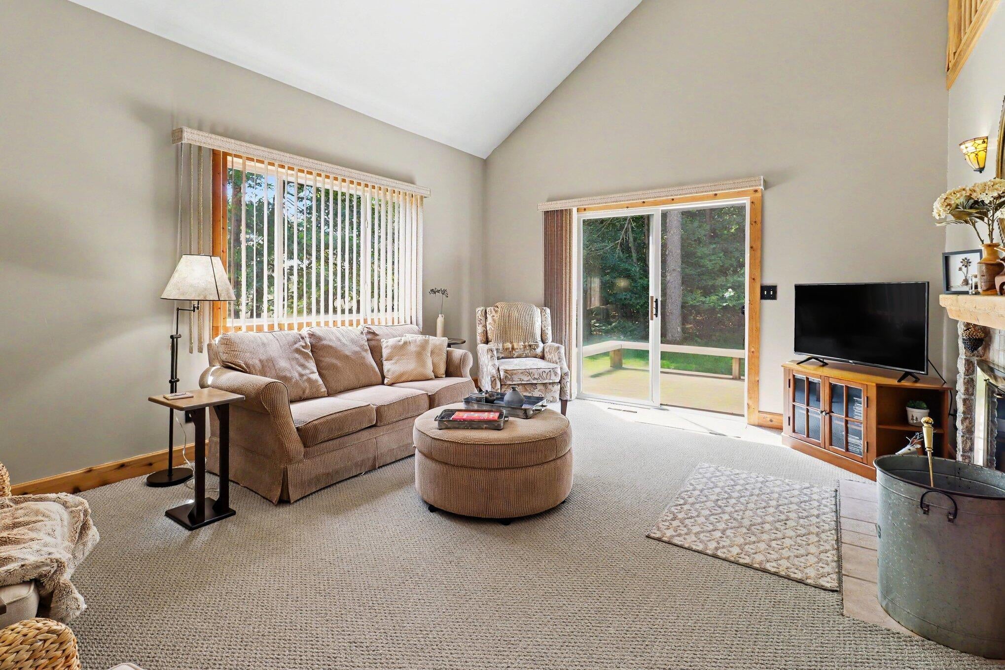 10035 Hawthorne Lane