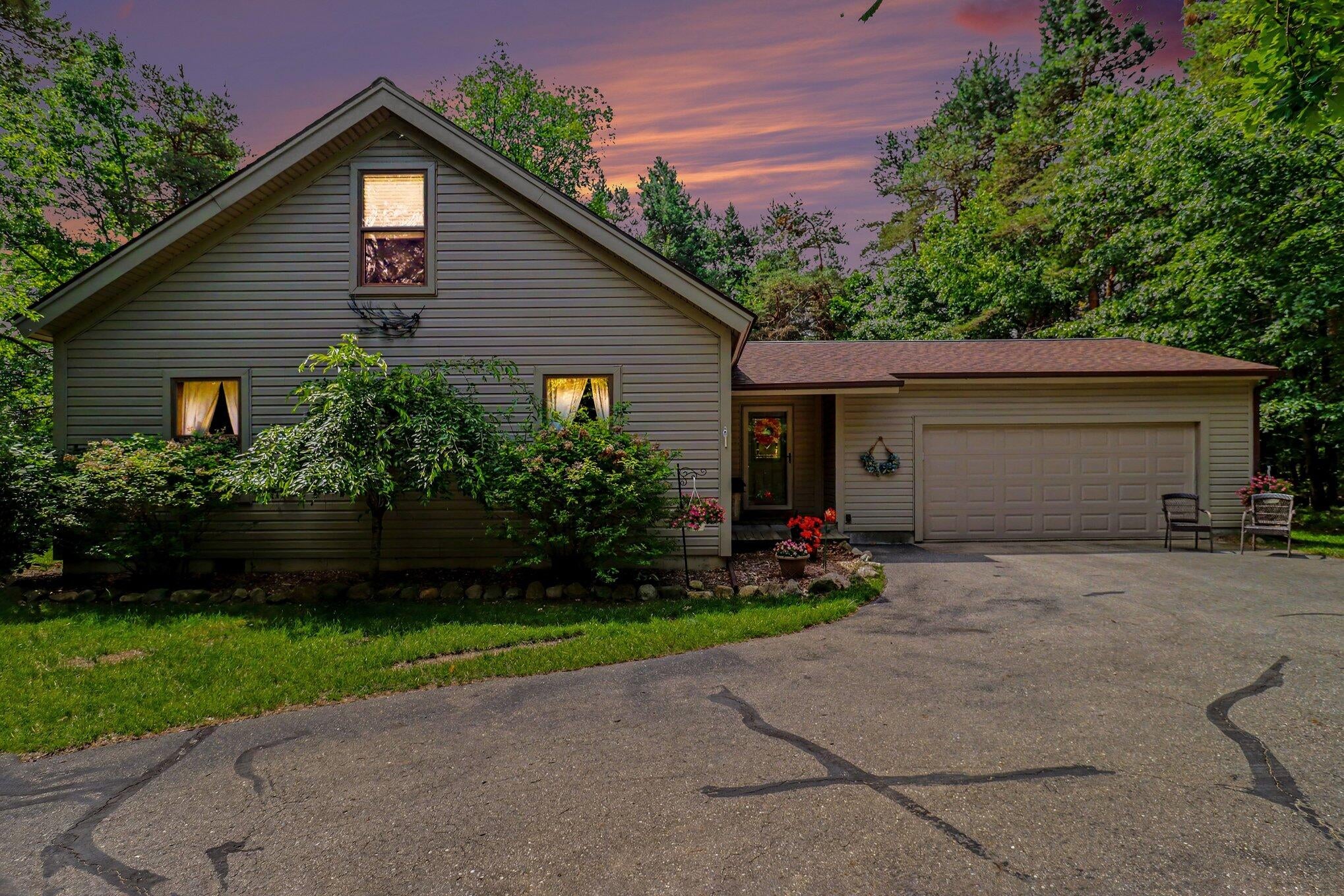10035 Hawthorne Lane