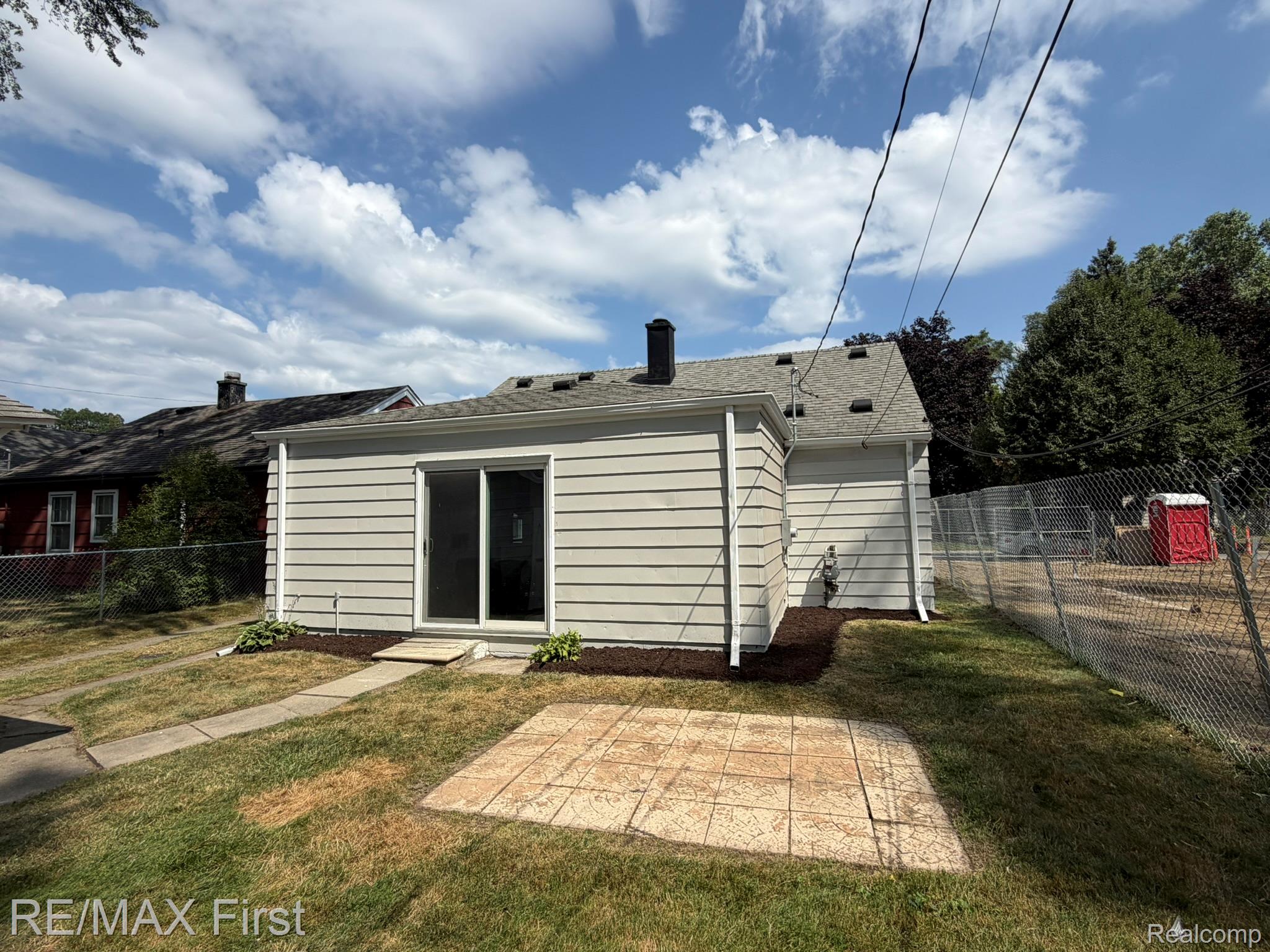 2000 Moorhouse Street