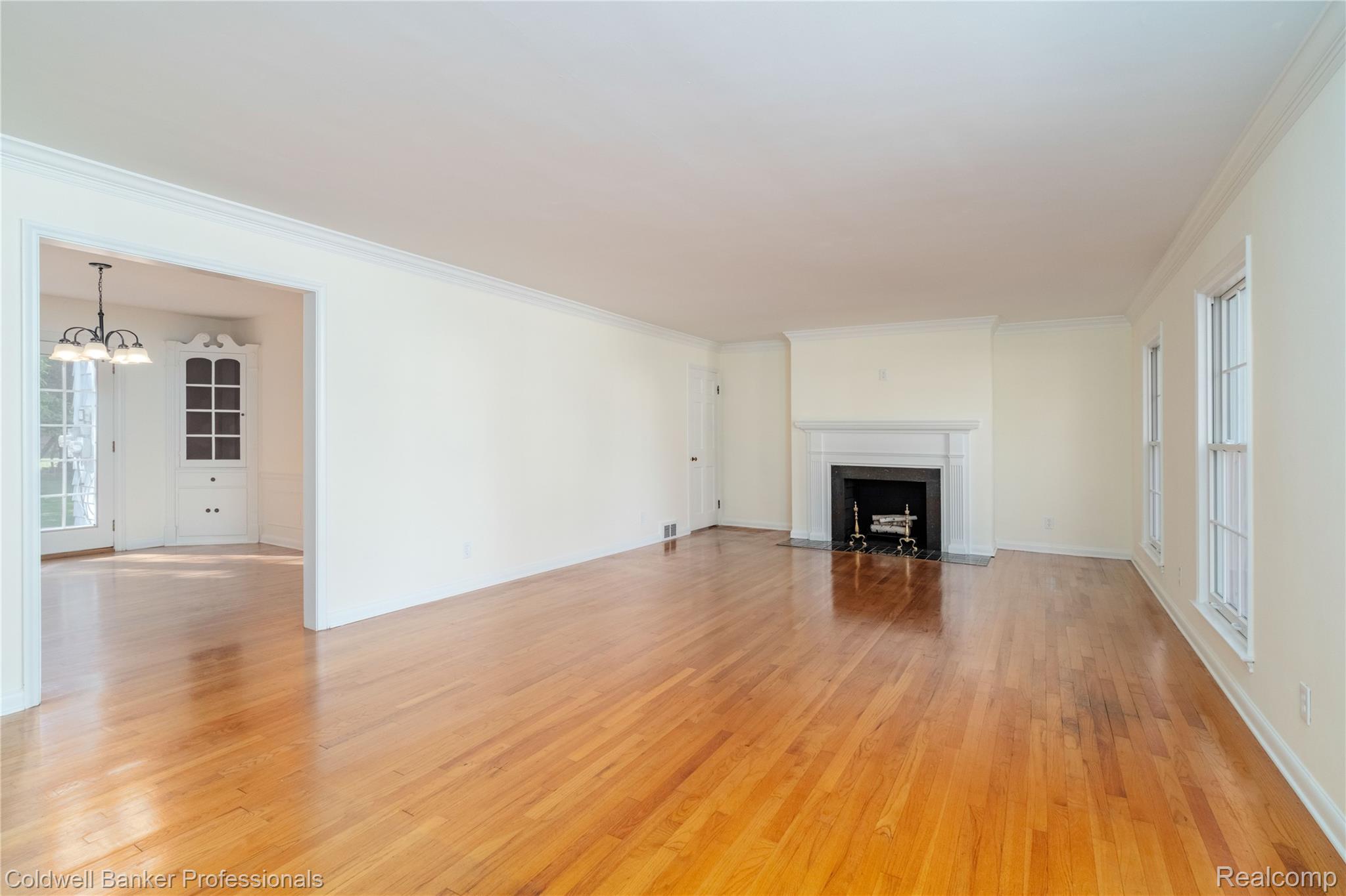 499 Sunningdale Drive