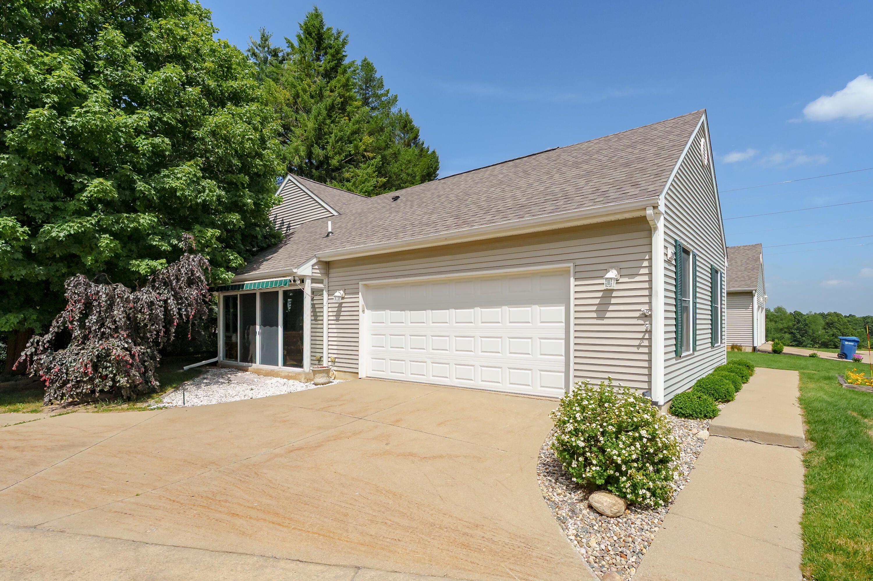 2919 Hunters Place 19