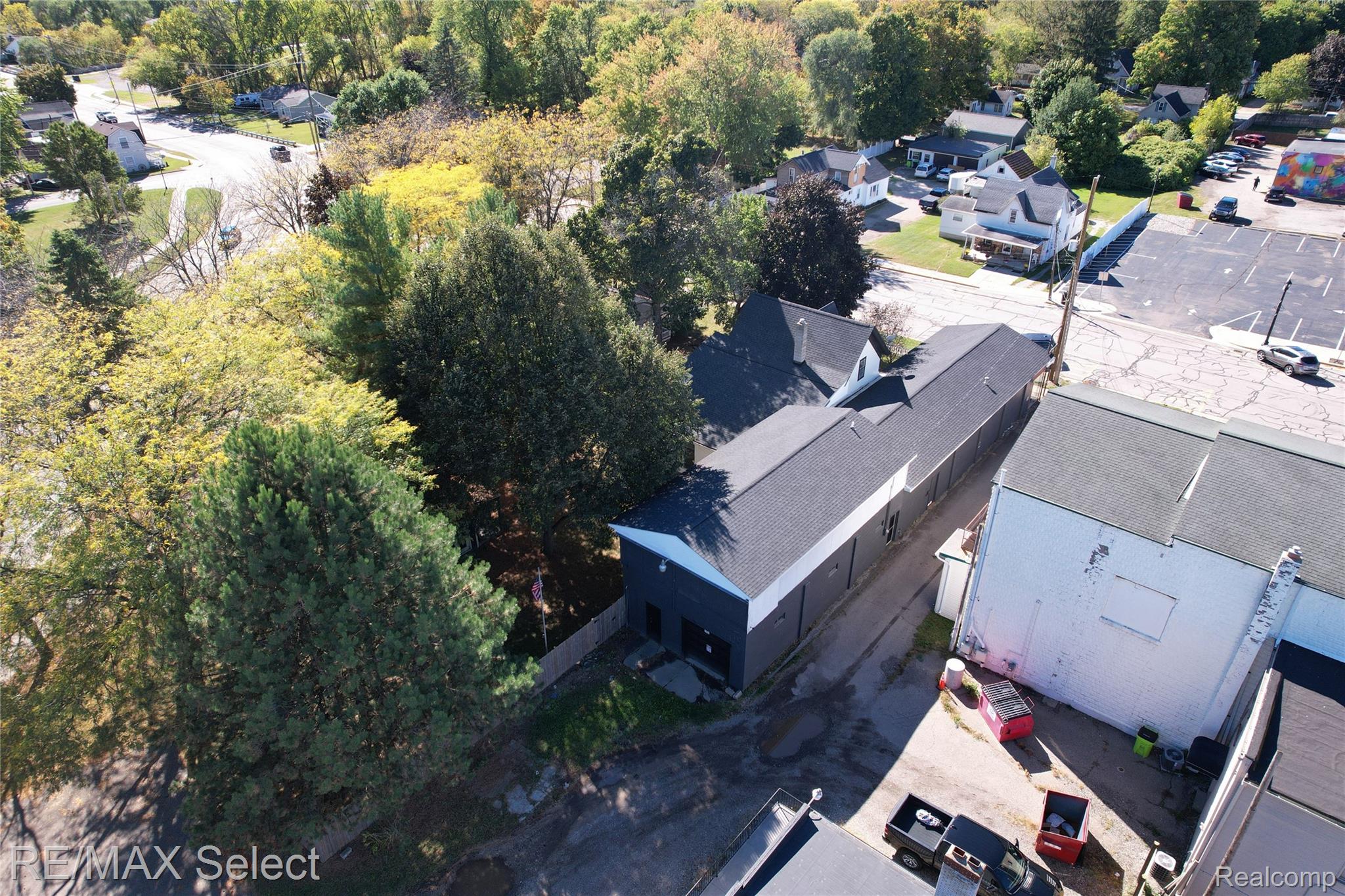 5015 Holland Drive