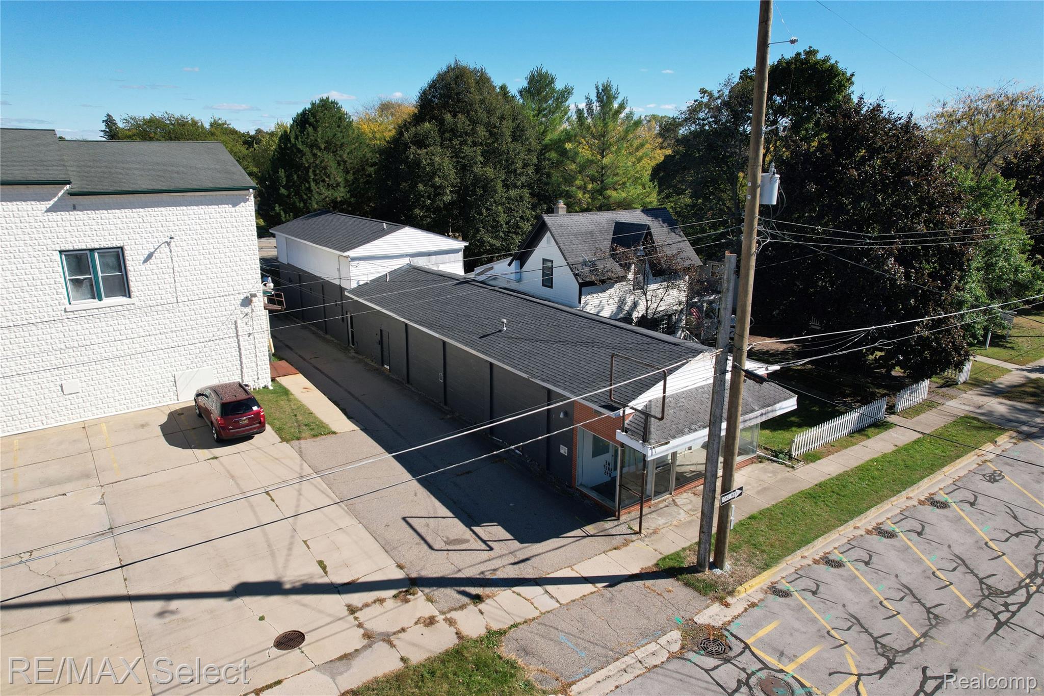 5015 Holland Drive