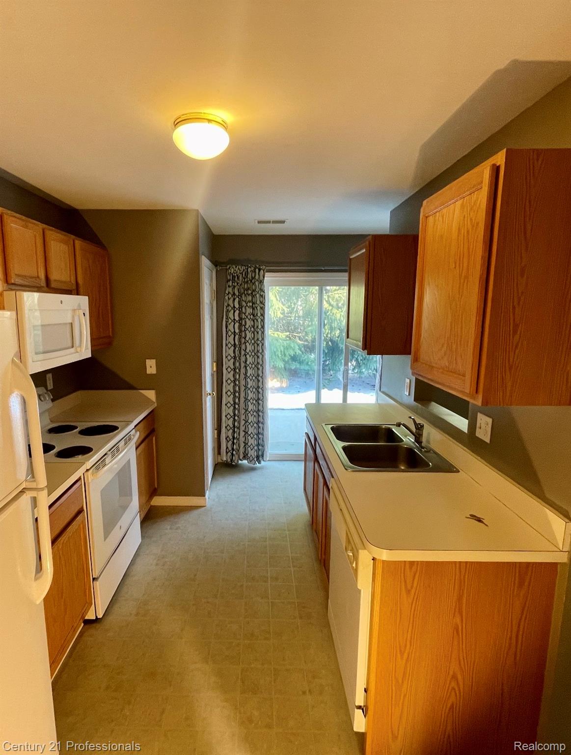 5046 Clintonville Pines Drive 13