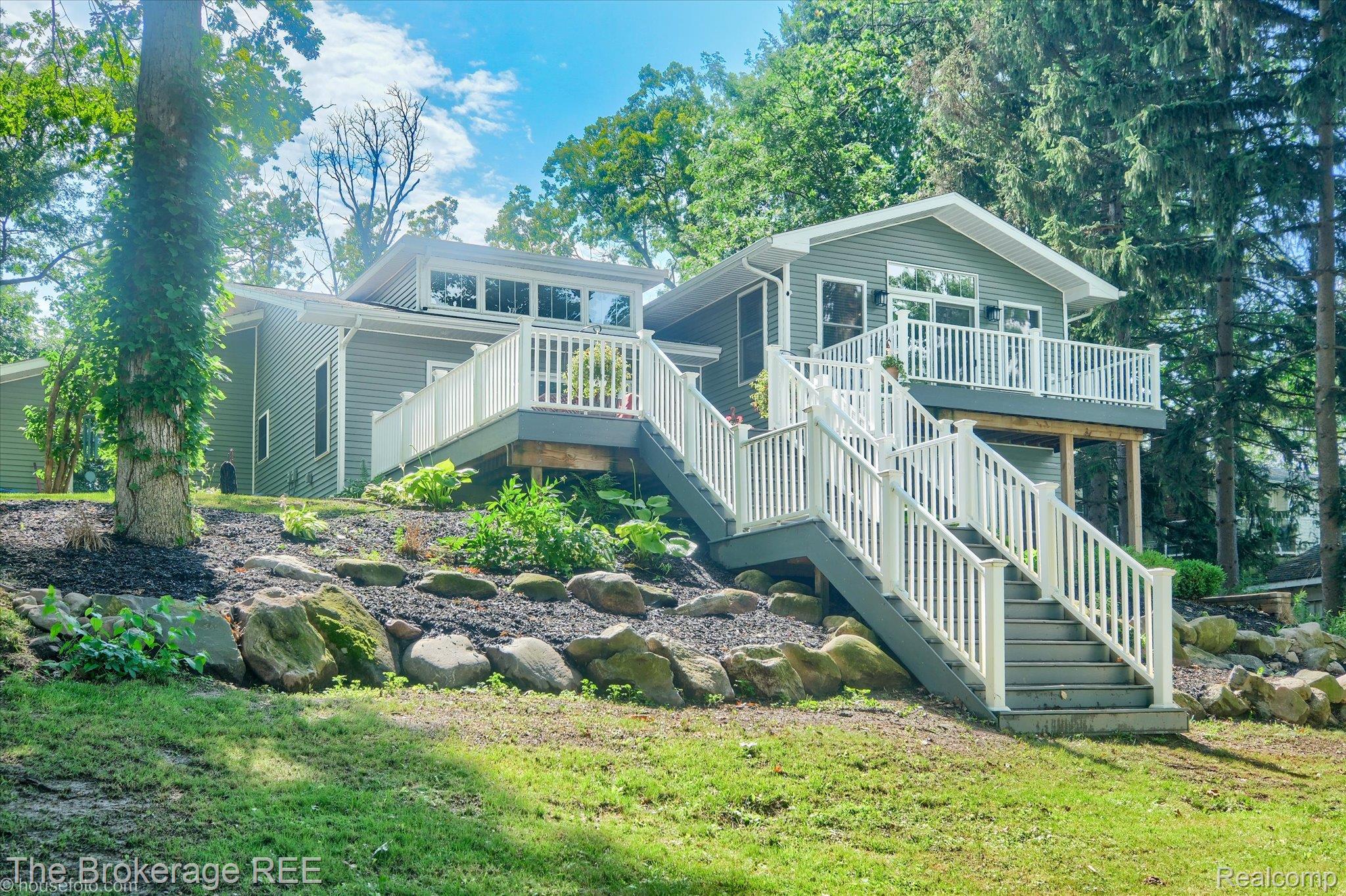 9471 Ridge Road