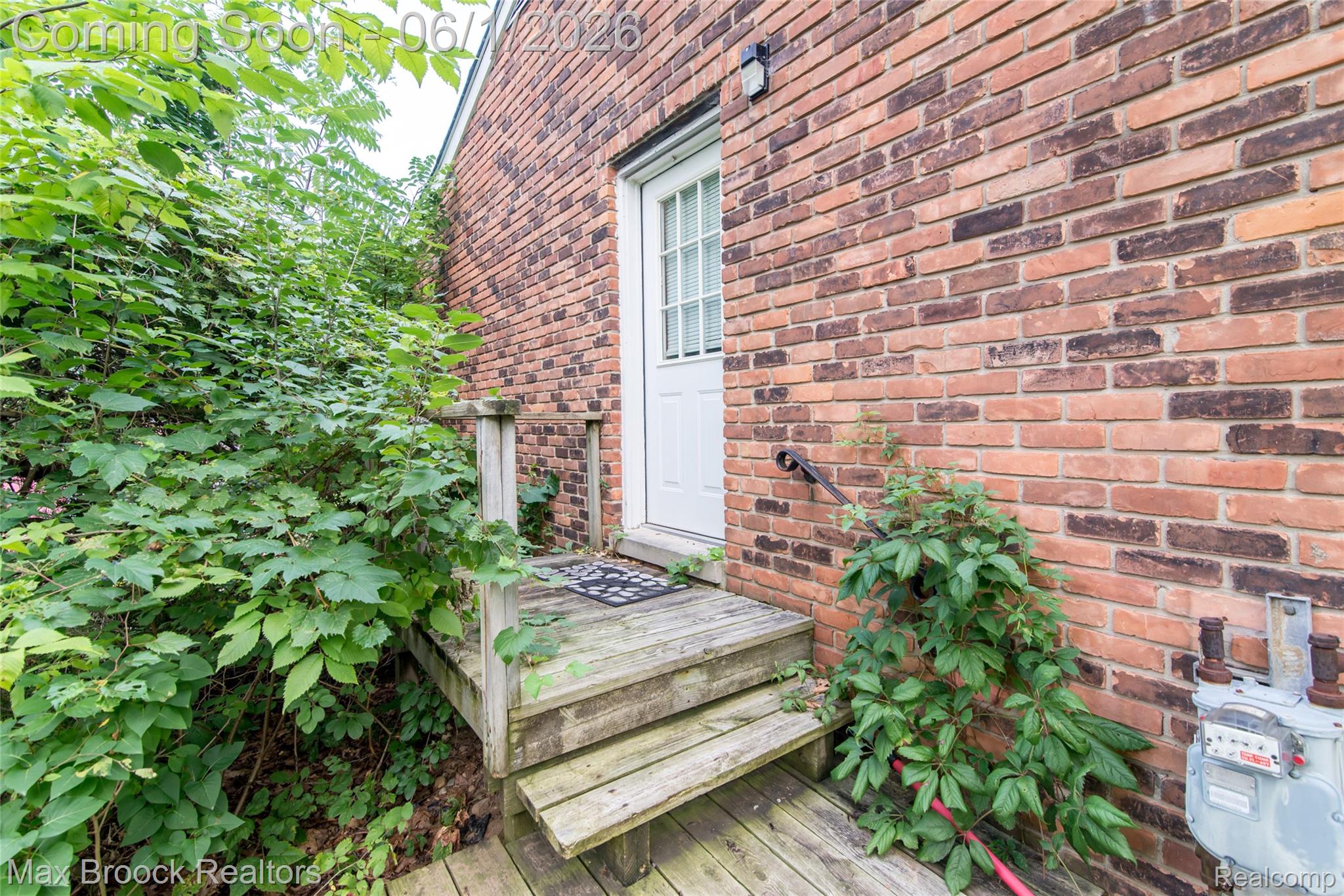 465 Robert Court