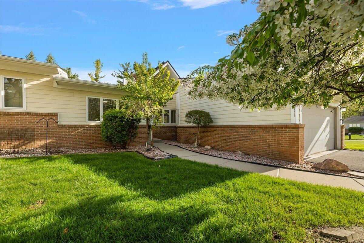35052 Meadow Lane