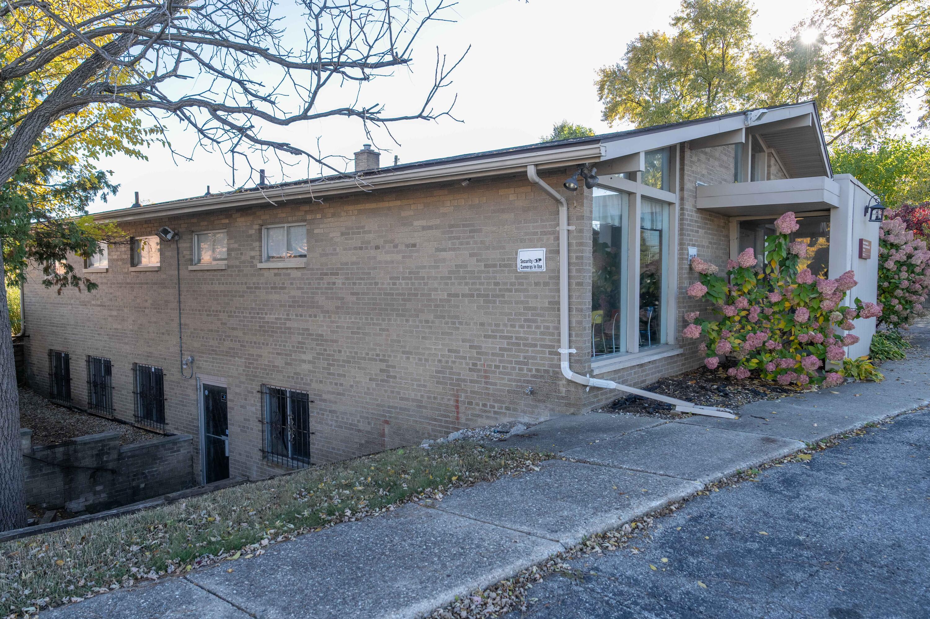 2561 Elizabeth Lake Road