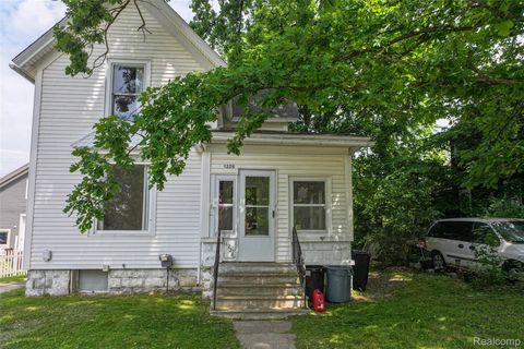 1226 W Genesee Street Lapeer City MI 48446