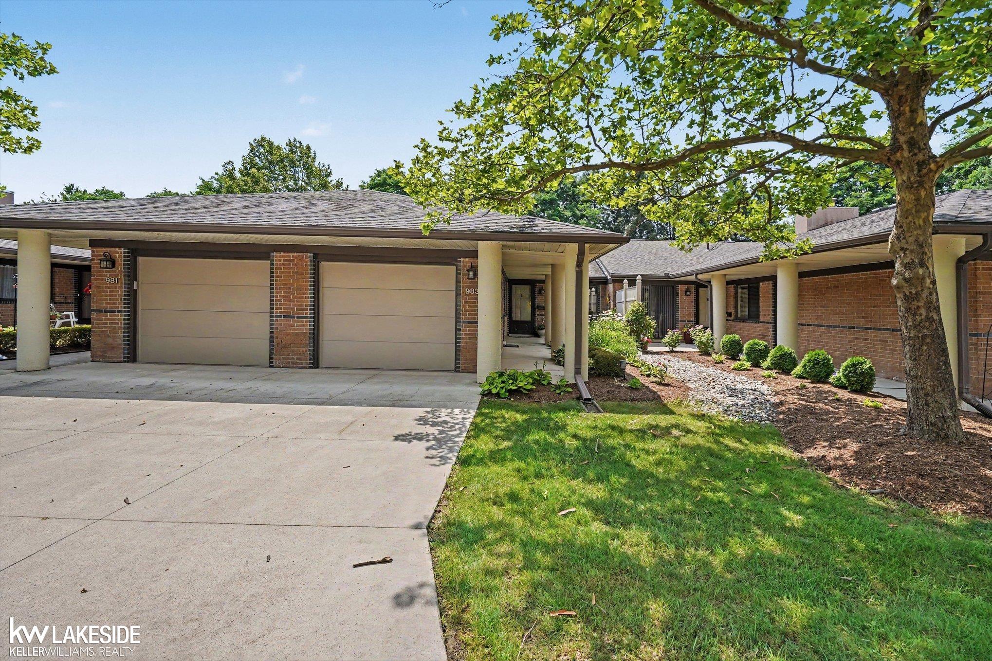 983 Wexford Way