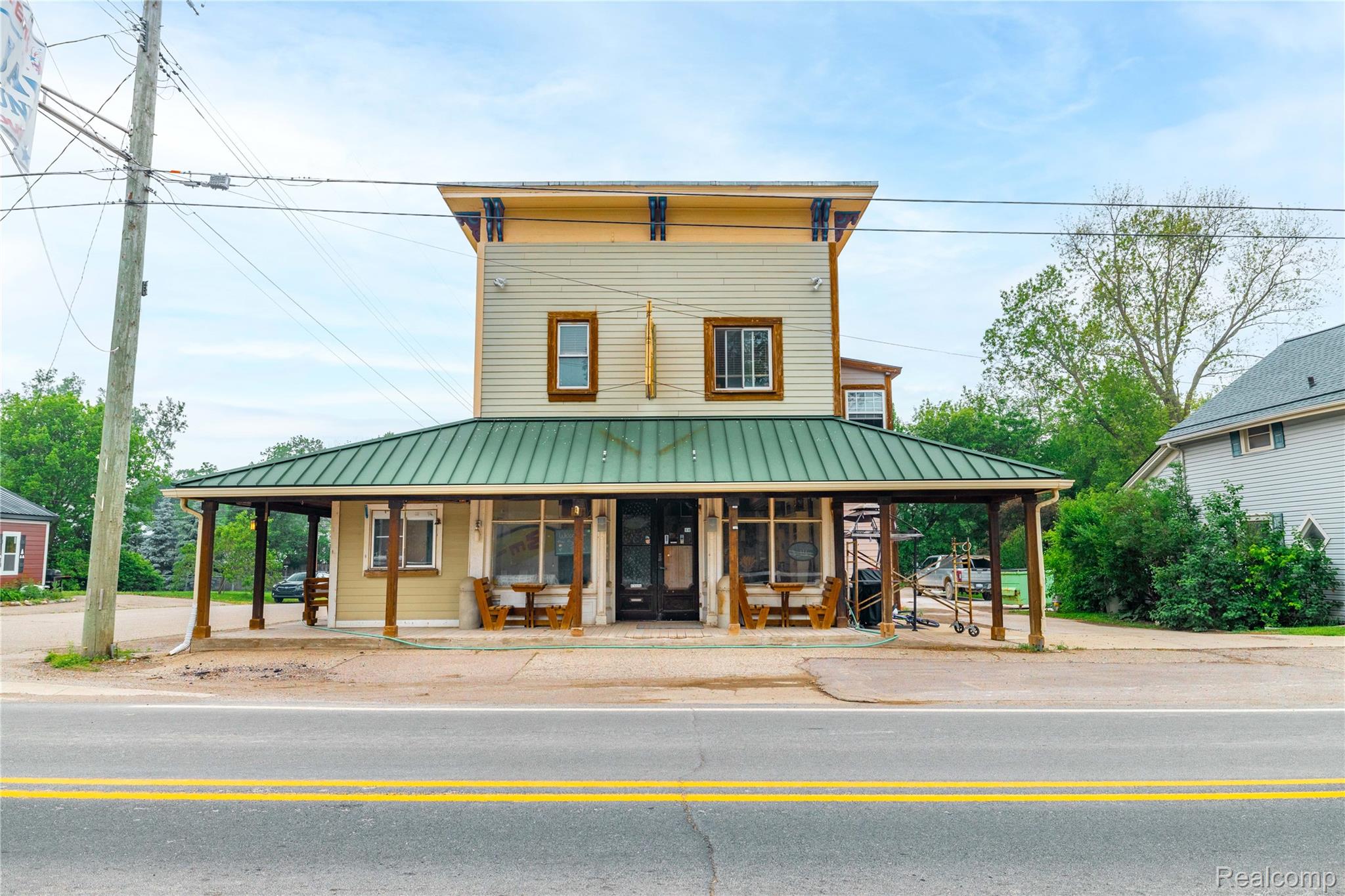 9607 6 Mile Road