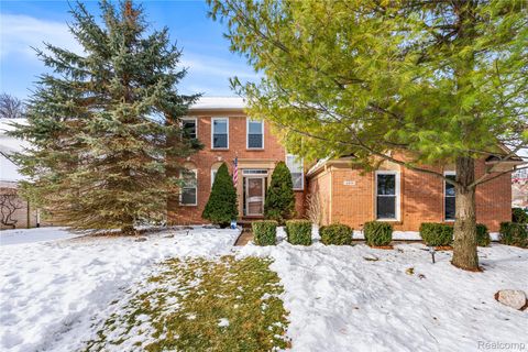 Photo of 489 N Washington Street, Lake Orion Village, MI 48362 (MLS # 20251058024)