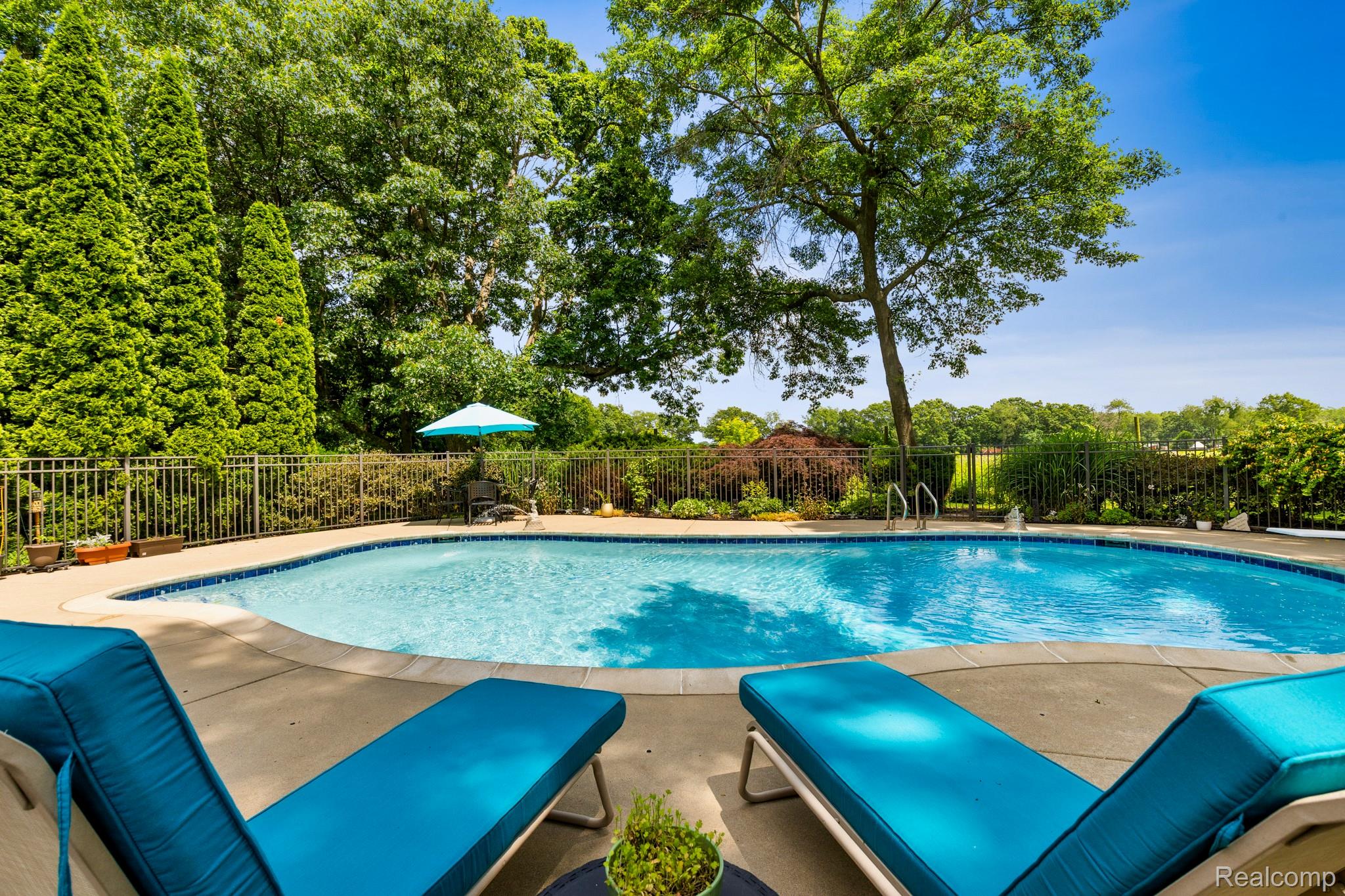 5520 Huron Hills Drive