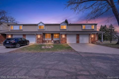 320 Hampton Court South Lyon City MI 48178