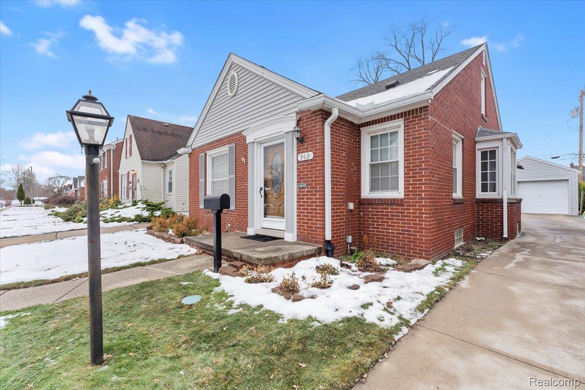 909 N Highland Street