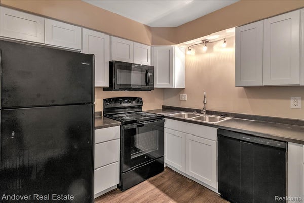 320 S DRAKE RD, KALAMAZOO, MI 49009 - Image bda01efdba0f3d69a1a39016b4cdb0d2/4236755101