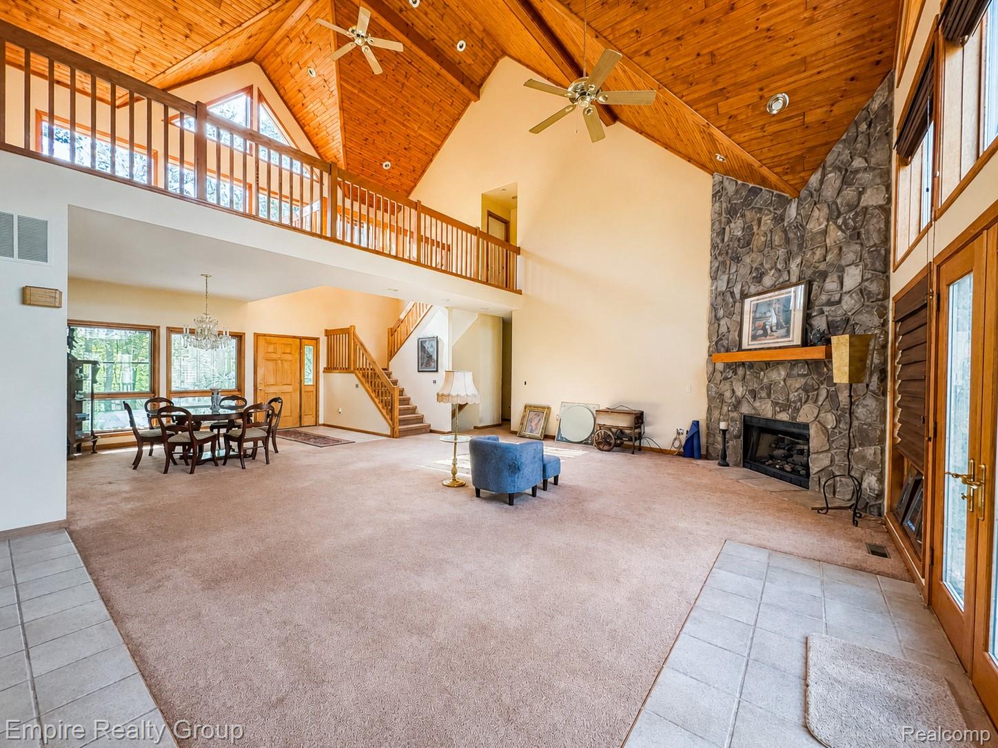 2111 Oak Terrace