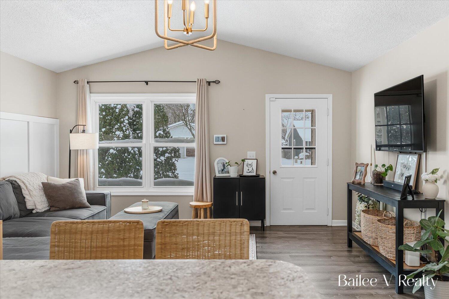 447 Stonehenge Street SE