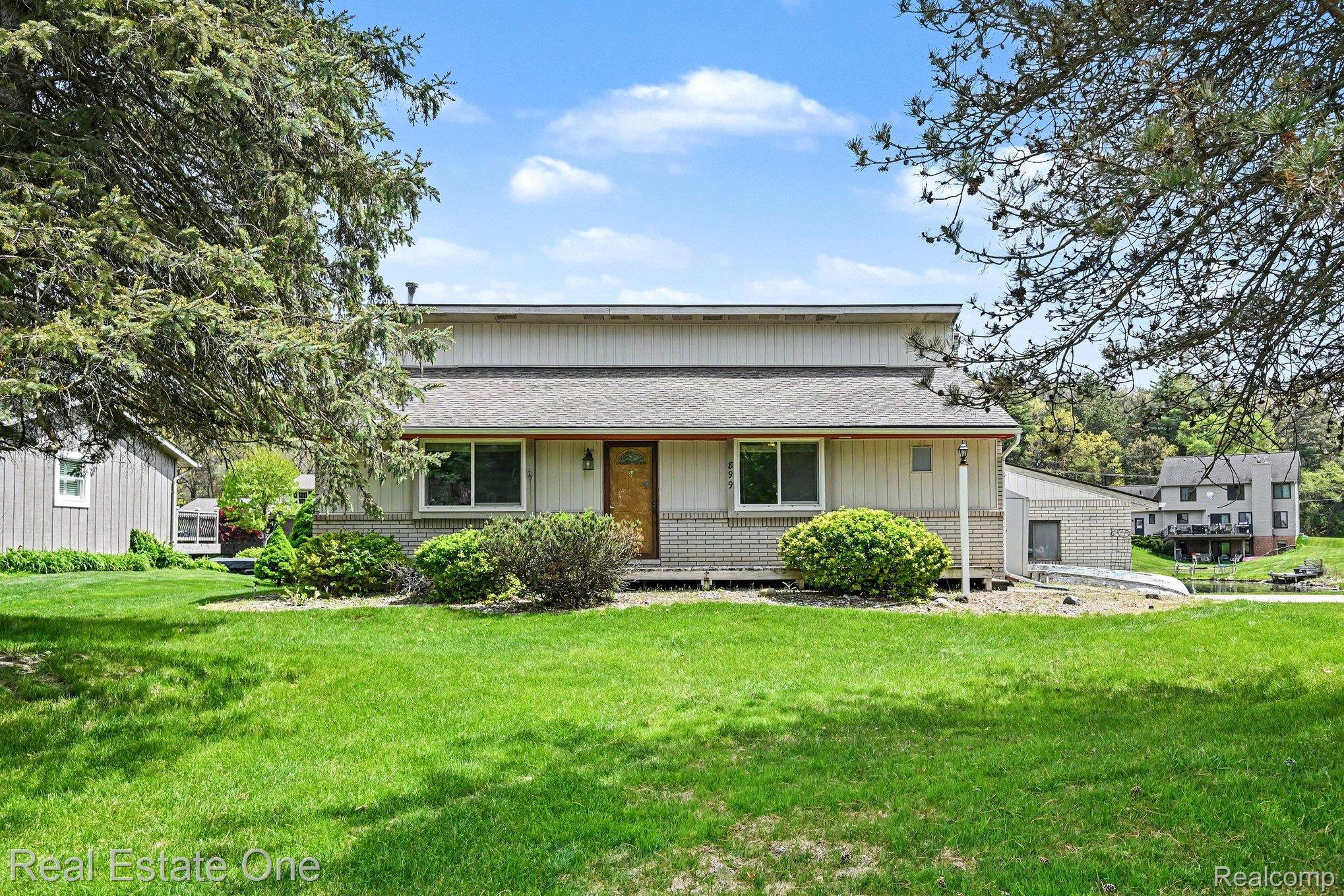 899 Rachelle Street