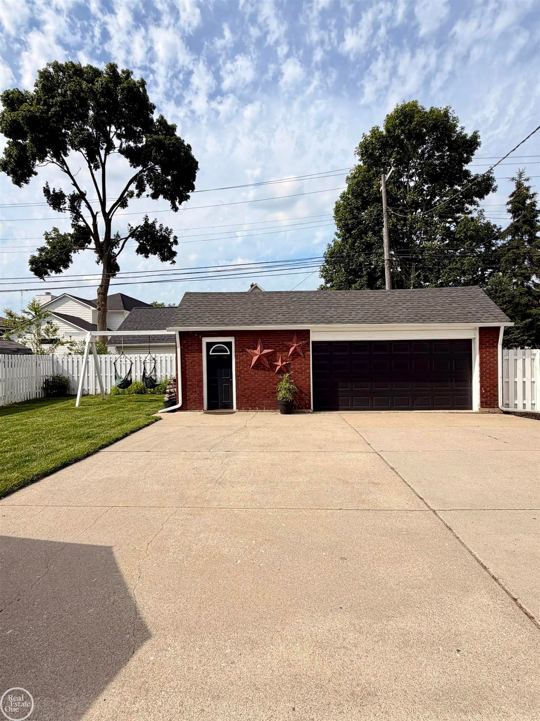 452 Maple Street