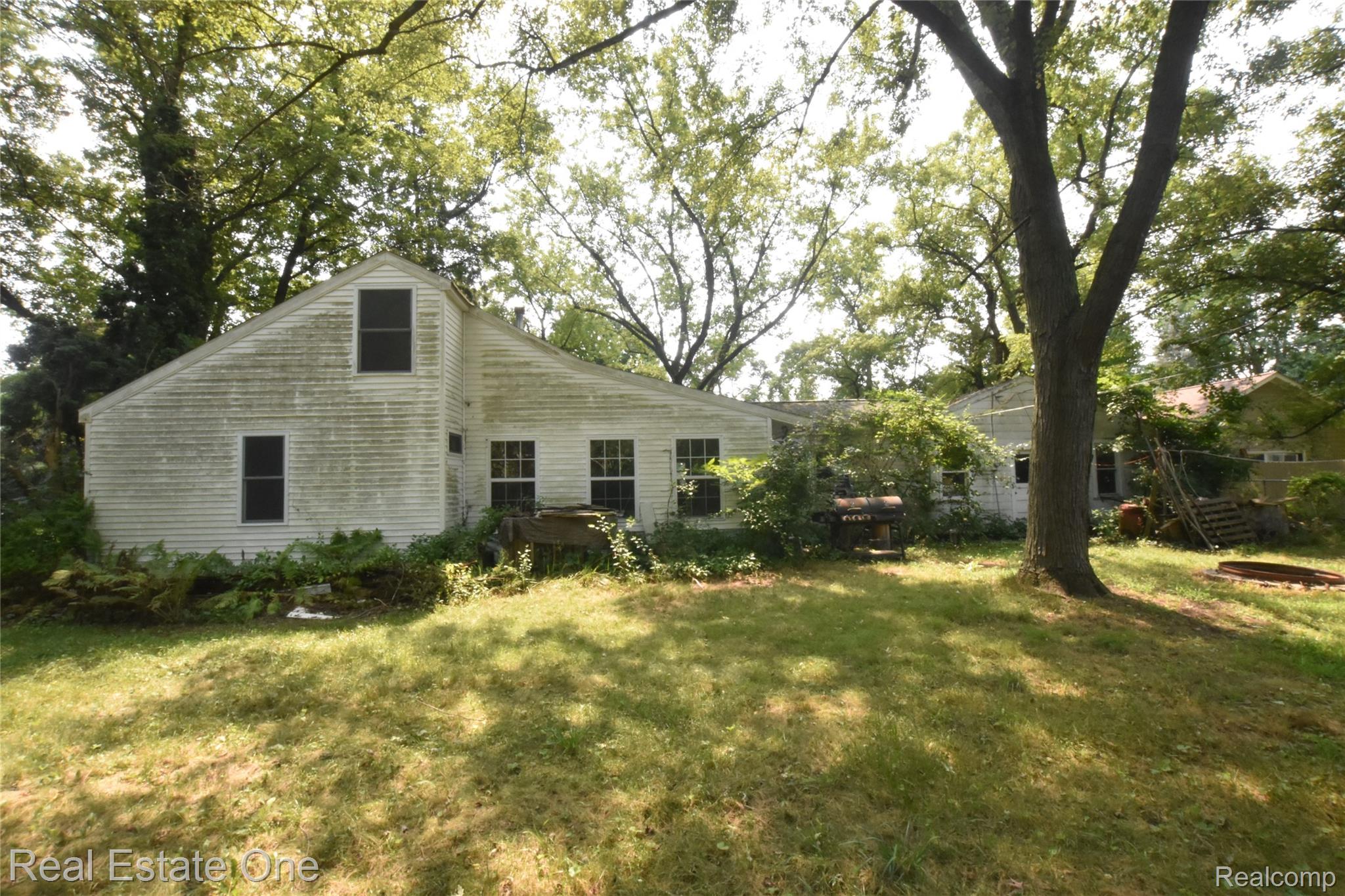 3482 W Maple Road