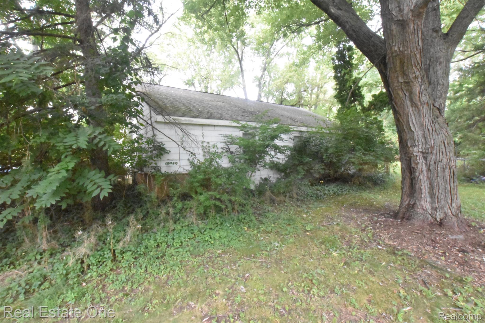 3482 W Maple Road