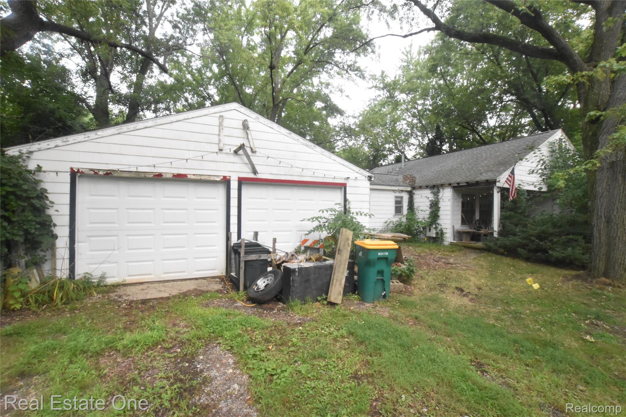 3482 W Maple Road