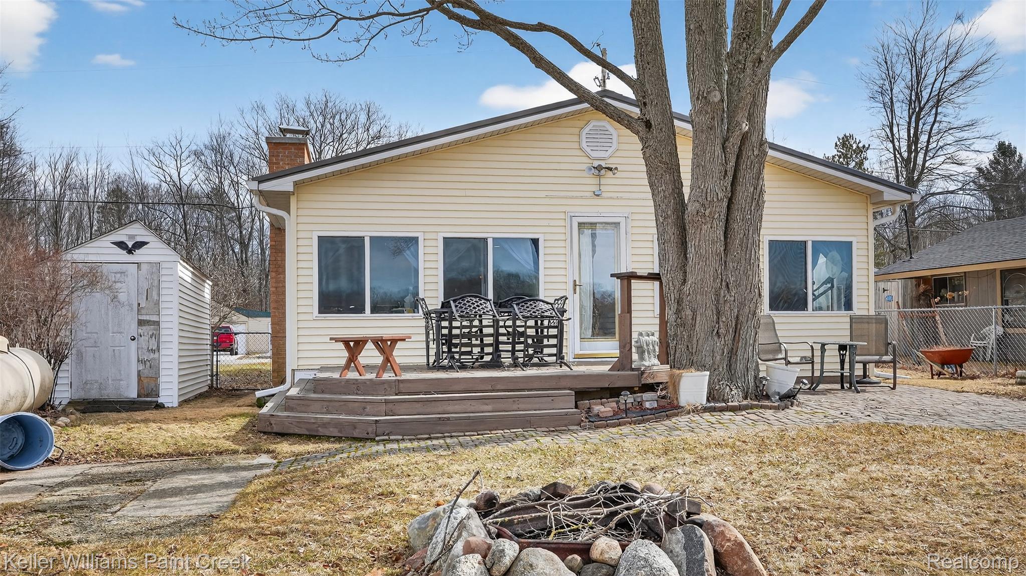 2695 Lakeshore Drive