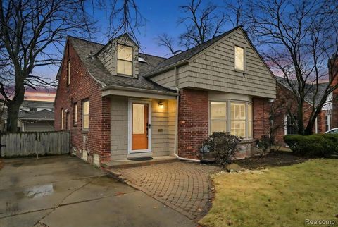 431 Colonial Court Grosse Pointe Farms City MI 48236