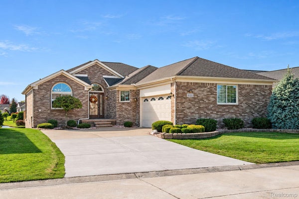 3624 NEW BOSTON DR, STERLING HEIGHTS, MI 48314 - Image bdcea9380e959a21b930fcf8c7ae29fb/2062987079