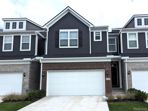 4709 BROOMFIELD Way 8 Orion Charter Township MI 48359