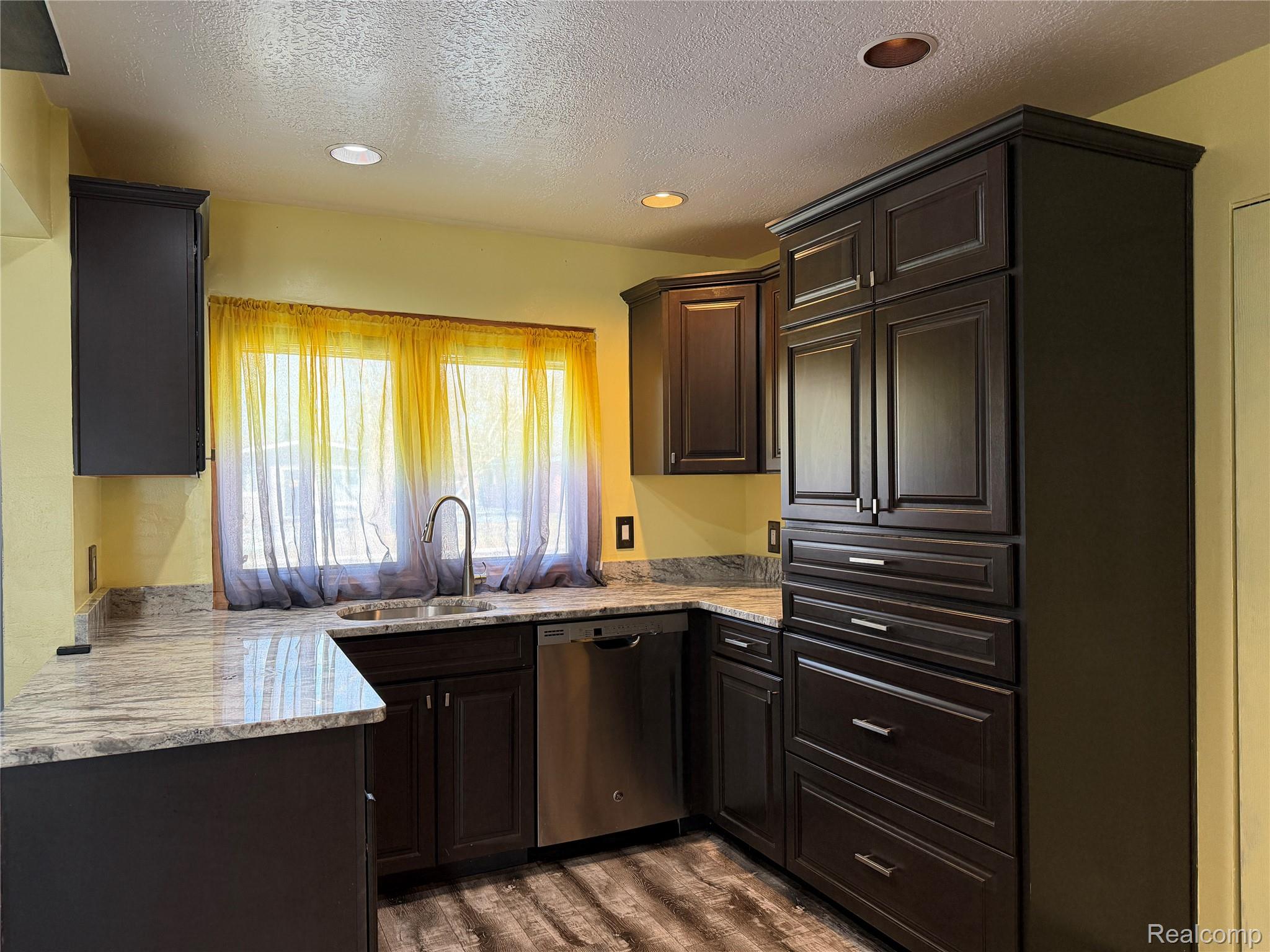 33823 Hiveley Street