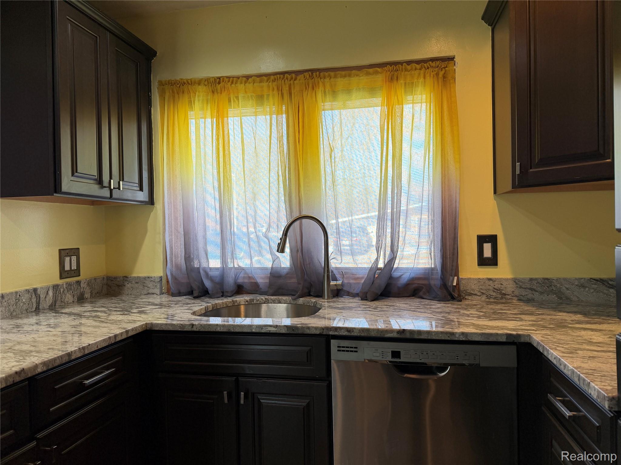 33823 Hiveley Street