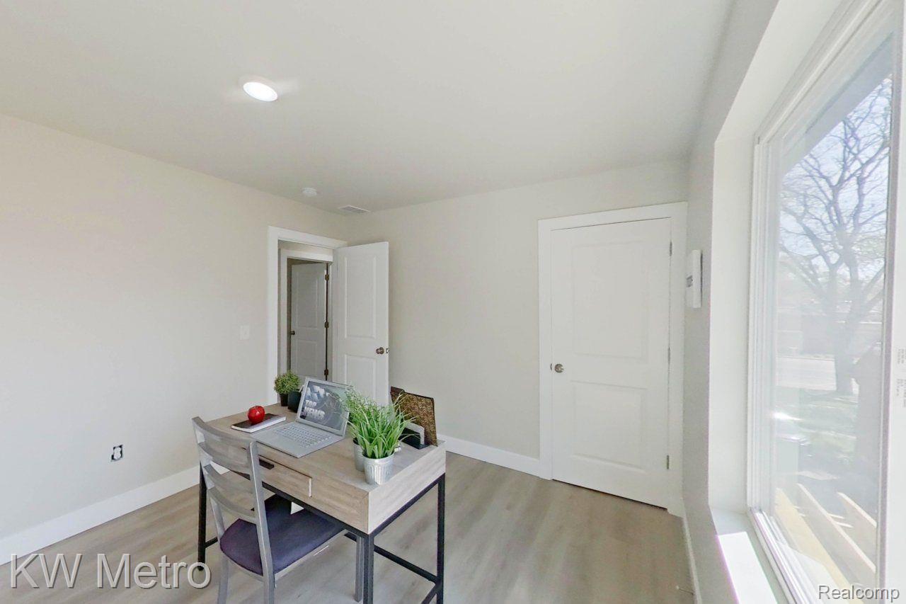 695 LIVERNOIS Street 2