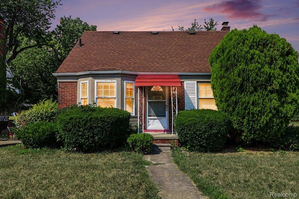 16299 MANNING ST, DETROIT, MI 48205 - Image bdfe64ea8d27af0a29735569fbfe0193/2376738287