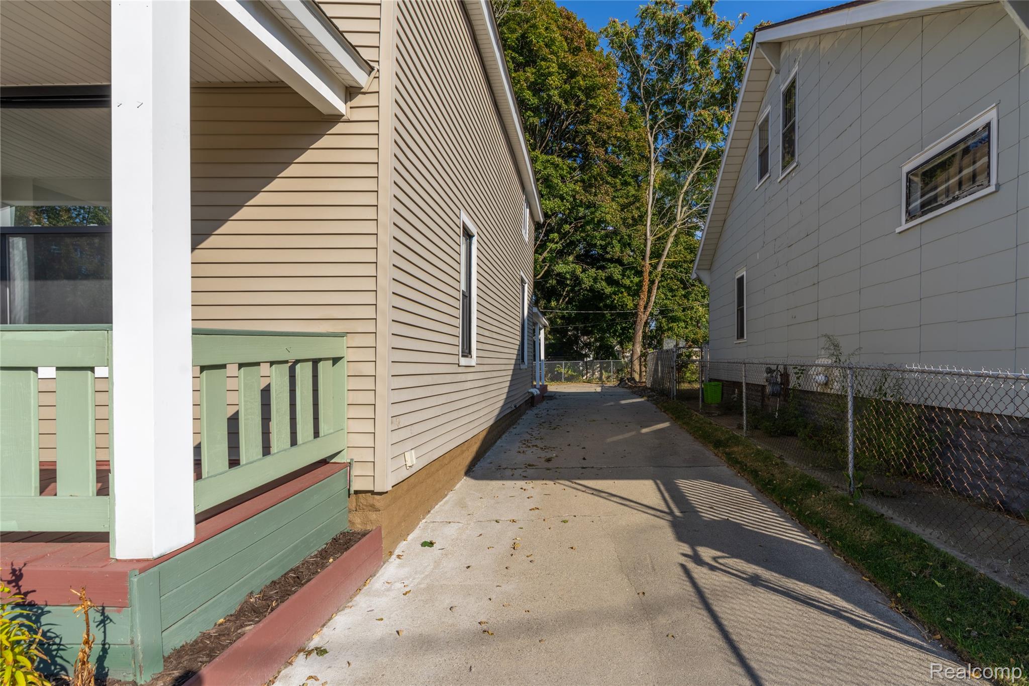 822 Saint Clair Street