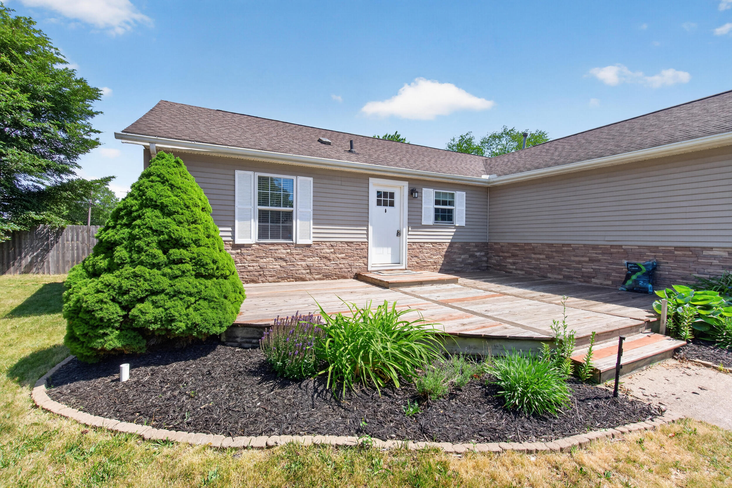 1990 Oak Leaf Drive